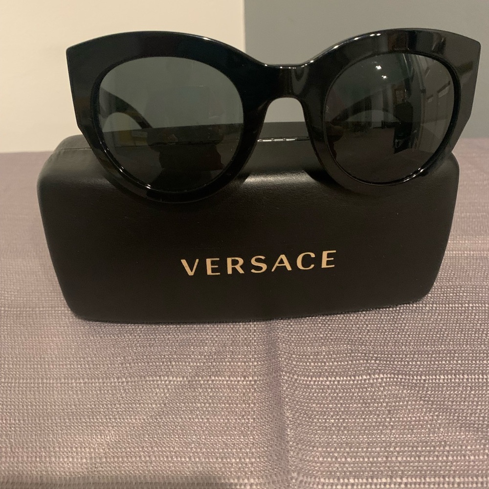 Authentic-Women’s Vintage Versace Sunglasses